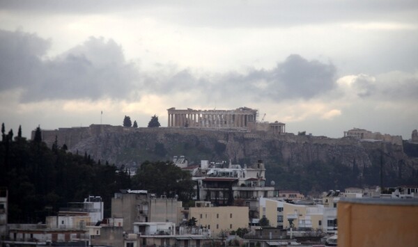 Ο καιρός σήμερα: Νεφώσεις και ασθενείς βροχές