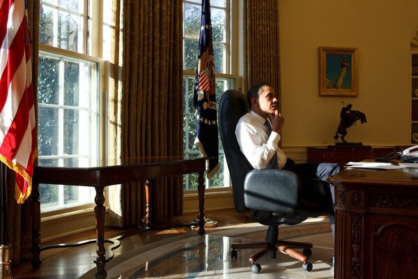 Ο Ομπάμα και τα βιβλία που τον βοήθησαν να επιβιώσει στο Λευκό Οίκο