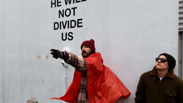 Συνελήφθη για βιαιοπραγία ο ηθοποιός Shia LaBeouf - Τα βίντεο με τις διαμαρτυρίες κατά του Τραμπ και η στιγμή που του περνάνε χειροπέδες