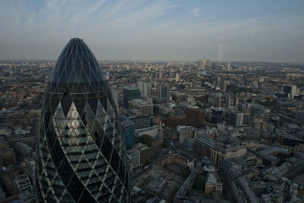 Εκκενώνεται ο ουρανοξύστης Gherkin στο Λονδίνο - Πληροφορίες για καπνό στο υπόγειο