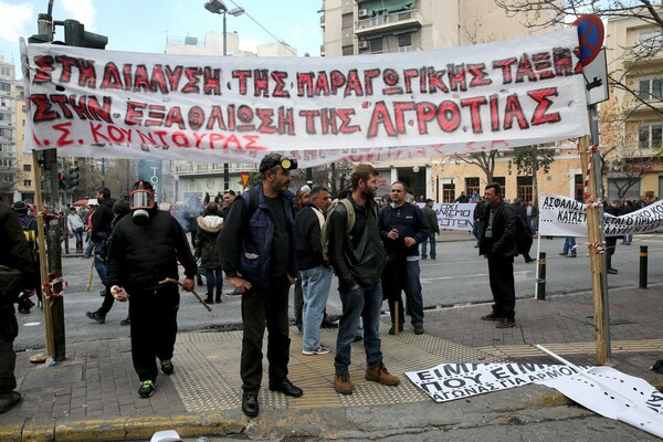 Αποχωρούν οι κρητικοί αγρότες από την πλατεία Βάθη