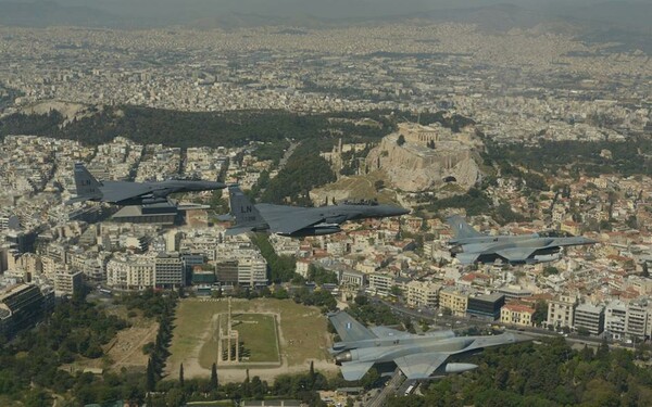 Μαχητικά αεροσκάφη θα πετάξουν την Τρίτη πάνω από την Ακρόπολη