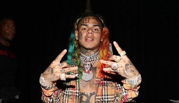 Ένοχος για 9 εγκλήματα δήλωσε ο ράπερ Tekashi 6ix9ine, ανάμεσά τους και απόπειρα φόνου