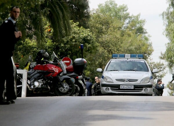 Θεσσαλονίκη: Σύλληψη φερόμενου «εγκέφαλου» παράνομης διακίνησης αλλοδαπών