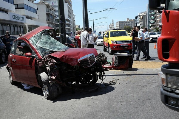 Νεκρός ο οδηγός που τραυματίστηκε στο τροχαίο στη λεωφόρο Συγγρού