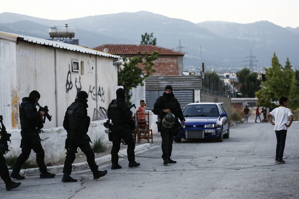 Σήμερα κηδεύεται ο 11χρονος Μάριος - Ρομά γλεντούσαν και πυροβολούσαν στον αέρα κοντά στο σχολείο όπου σκοτώθηκε ο μαθητής