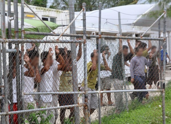 Aυστραλία: 47 εκ. αποζημίωση σε 2 χιλιάδες μετανάστες που κρατήθηκαν σε απομονωμένο κέντρο