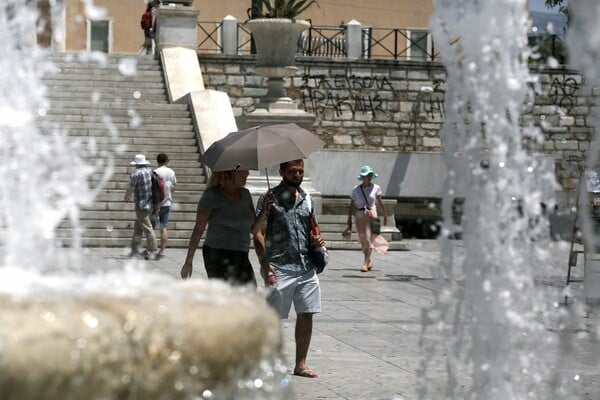 Στο «κόκκινο» η θερμοκρασία και την Κυριακή - Υποχωρεί ο καύσωνας από το βράδυ