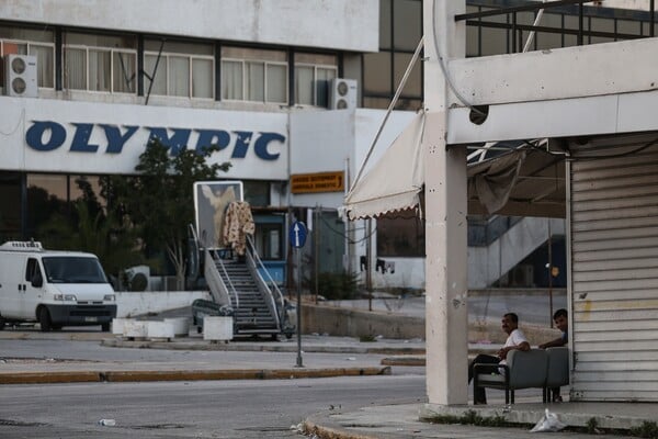 Οι φωτογραφίες της εκκένωσης του Ελληνικού από πρόσφυγες και μετανάστες