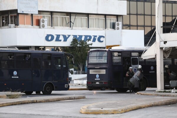 Οι φωτογραφίες της εκκένωσης του Ελληνικού από πρόσφυγες και μετανάστες