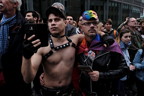 30 φωτογραφίες από το street party του Pride στις Βρυξέλλες