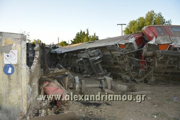 Άδενδρο, Θεσσαλονίκη: Το φως της ημέρας αποκαλύπτει το μέγεθος του δυστυχήματος