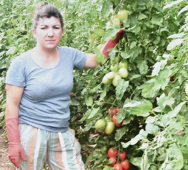 Αυτή είναι η 43χρονη μητέρα που ανασύρθηκε νεκρή από τα ερείπια στη Βρίσα - Η μάχη της με τον καρκίνο