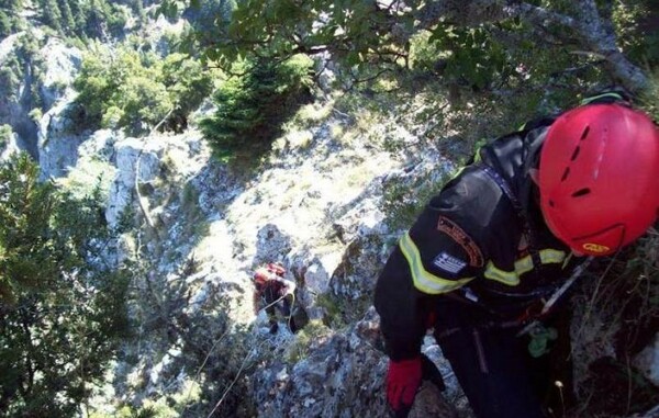 Τραγωδία στα Χανιά: Νεκρή γυναίκα που έπεσε σε γκρεμό