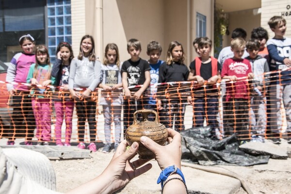 Μυκηναϊκός θαλαμοειδής τάφος με εντυπωσιακά κτερίσματα εντοπίστηκε στη Σαλαμίνα