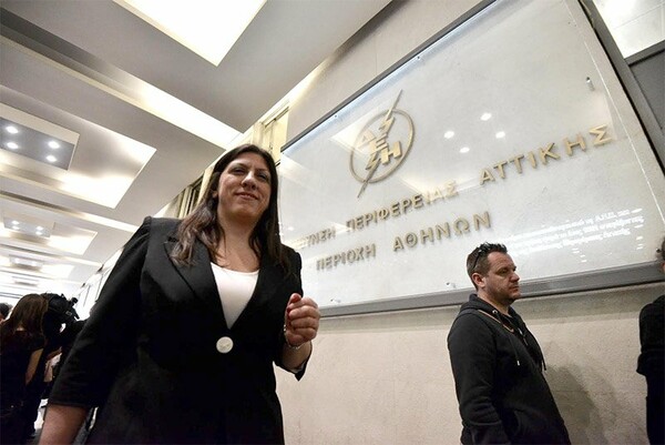 Ένταση στα γραφεία της ΔΕΗ - Παρέμβαση των «Δεν πληρώνω» μαζί με την Κωνσταντοπούλου