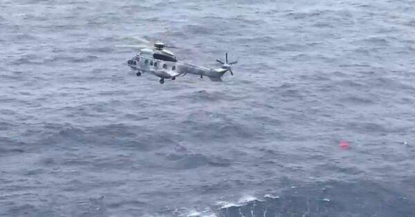 Δείτε πώς έγινε η διάσωση του πιλότου που βρέθηκε στη θάλασσα μετά την πτώση του Μιράζ στις Σποράδες