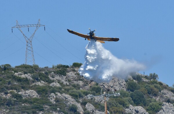 Μαίνεται η μεγάλη πυρκαγιά στη Ζάκυνθο