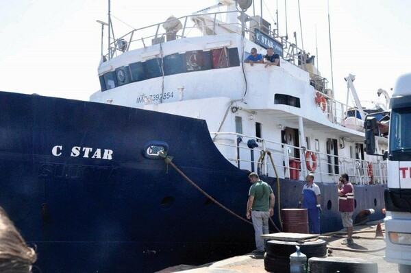 Aκινητοποιήθηκε στα ανοιχτά της Τυνησίας το πλοίο των ακροδεξιών