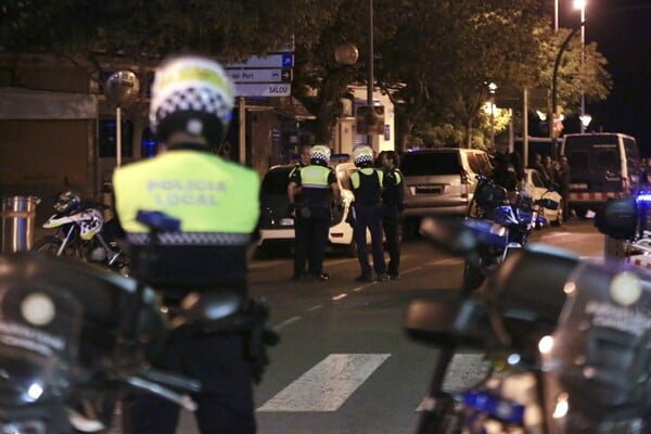 Τριήμερο πένθος στην Ισπανία μετά τα τρομοκρατικά χτυπήματα