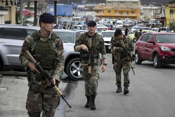 Πανικός στη Φλόριντα ενόψει του κυκλώνα Ίρμα: Άδειασαν τα βενζινάδικα και τα ράφια των σούπερ-μάρκετ