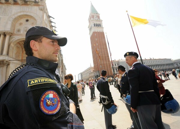Ο δήμαρχος της Βενετίας προειδοποιεί: Θα πυροβολήσουμε όποιον φωνάξει "Αλλάχου Άκμπαρ"
