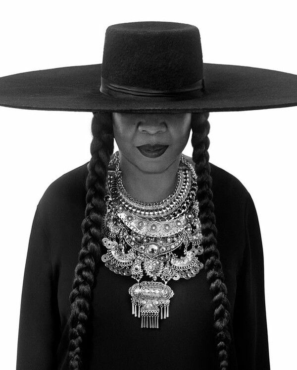 Η Μισέλ Ομπάμα μιμείται την Beyoncé στο «Formation» και της εύχεται χρόνια πολλά για τα γενέθλιά της