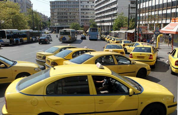 Σε μια μόνο μέρα έπιασαν 13 ταξιτζήδες που είχαν πειραγμένα ταξίμετρα και ταμειακές