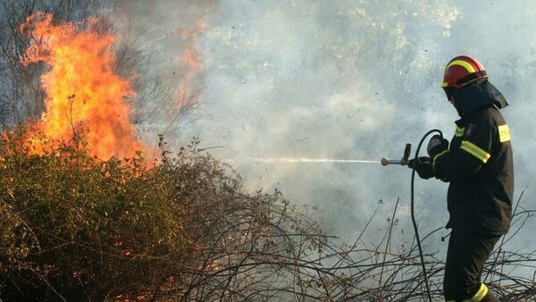Μεγάλη φωτιά στην Κέρκυρα-Απειλεί σπίτια