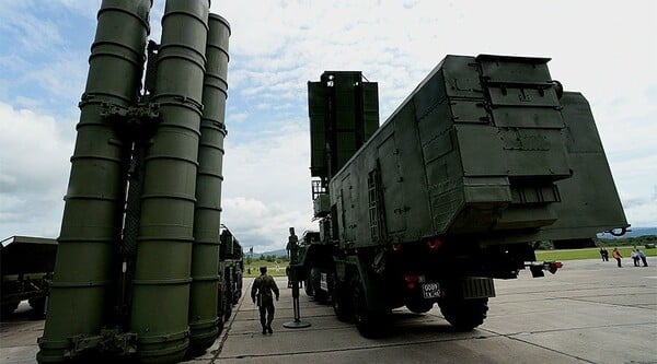 Τα S-400 που προμηθεύεται η Τουρκία μπορούν να «φτάσουν» μέχρι την Κύπρο