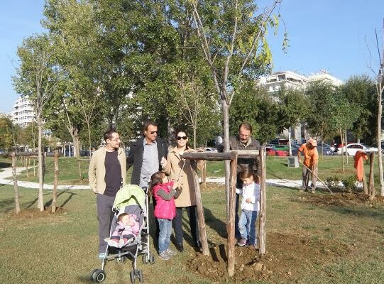 Φυτεύοντας ένα δέντρο στη μνήμη αγαπημένου προσώπου