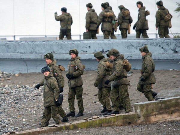 Ρωσία: Στρατιώτης σκότωσε αξιωματικό και δύο οπλίτες και διέφυγε οπλισμένος