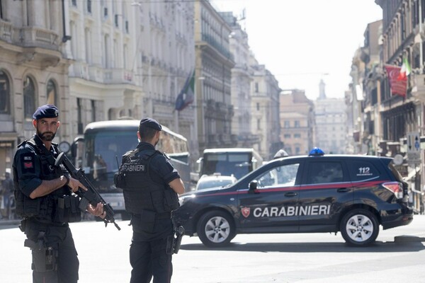 Ιταλία: Πυροβόλησε στο πρόσωπο την 15χρονη κόρη τής πρώην συντρόφου του και αυτοκτόνησε