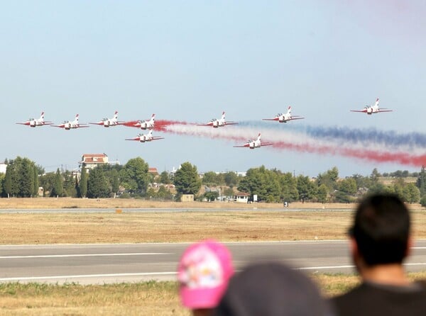 Athens Flying Week 2017: Εντυπωσιακές αεροπορικές επιδείξεις με πιλότους απ' όλο τον κόσμο