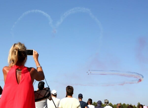 Athens Flying Week 2017: Εντυπωσιακές αεροπορικές επιδείξεις με πιλότους απ' όλο τον κόσμο