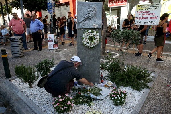 Επεισόδια με χημικά και μολότοφ στη συγκέντρωση για τον Φύσσα- Πέντε τραυματίες