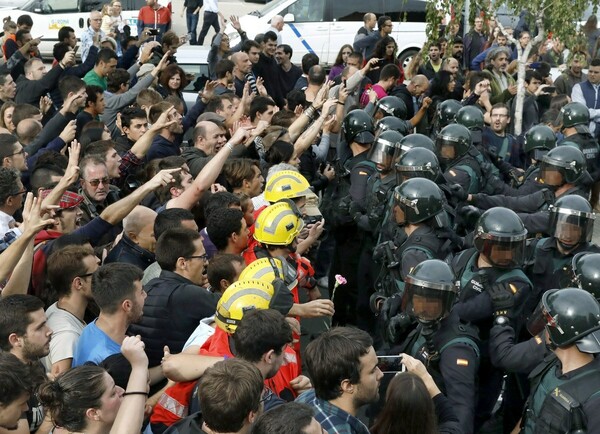 Εκπρόσωπος καταλανικής κυβέρνησης: Η Μαδρίτη θα λογοδοτήσει σε διεθνή δικαστήρια για την αστυνομική βία