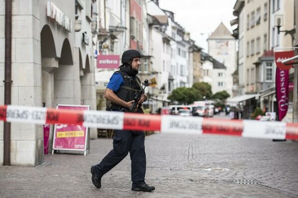 Ελβετία: Αστυνομικός πυροβόλησε και σκότωσε αιτούντα άσυλο που επιτέθηκε με μαχαίρι σε συμπατριώτες του