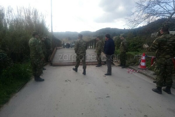 Χανιά: Στήθηκε η γέφυρα του στρατού στο Πατελάρι