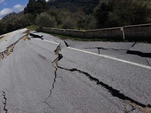 Έσπασε σαν γυαλί ο δρόμος στον Πρασέ στα Χανιά