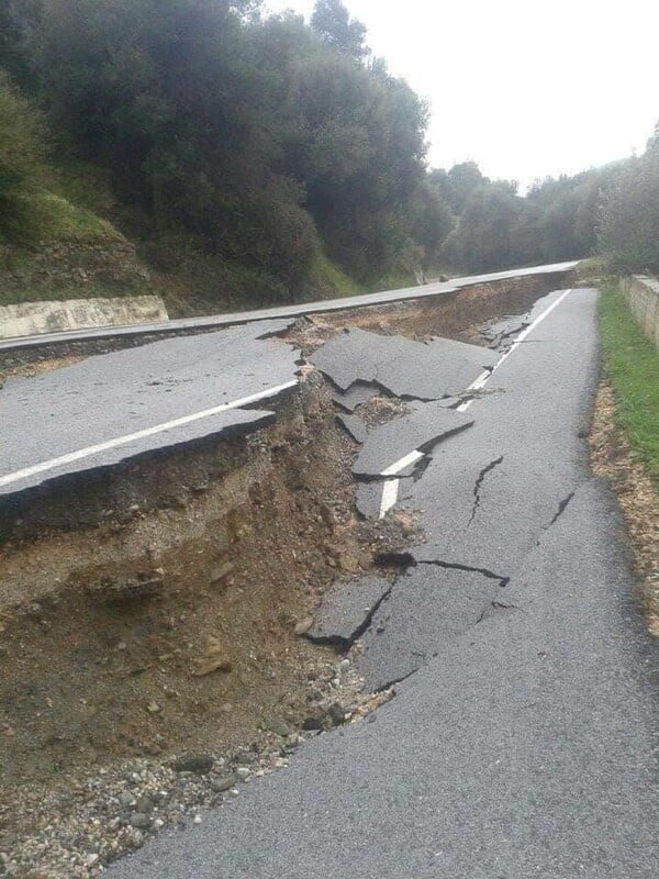 Έσπασε σαν γυαλί ο δρόμος στον Πρασέ στα Χανιά