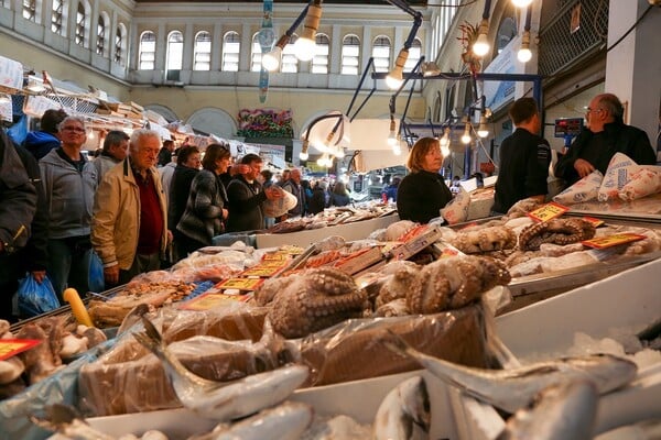 Το ωράριο των καταστημάτων την Κυριακή και την Καθαρά Δευτέρα