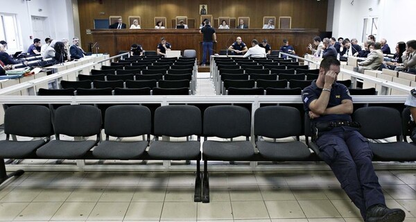 Καθηγητής στη δίκη της Χ.Α.: Είναι κόμμα πολιτοφυλακή. Ερευνήστε τα οικονομικά, δεν δικαιολογείται η πολυσχιδής δραστηριότητα