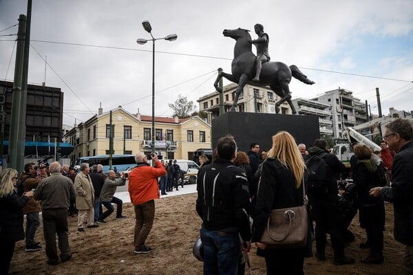 Αποκαλυπτήρια για το άγαλμα του Μεγάλου Αλεξάνδρου στο κέντρο της Αθήνας