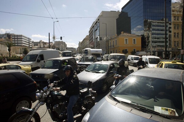 Μεγάλο μποτιλιάρισμα στο κέντρο της Αθήνας λόγω κινητοποίησης της ΠΟΕΔΗΝ