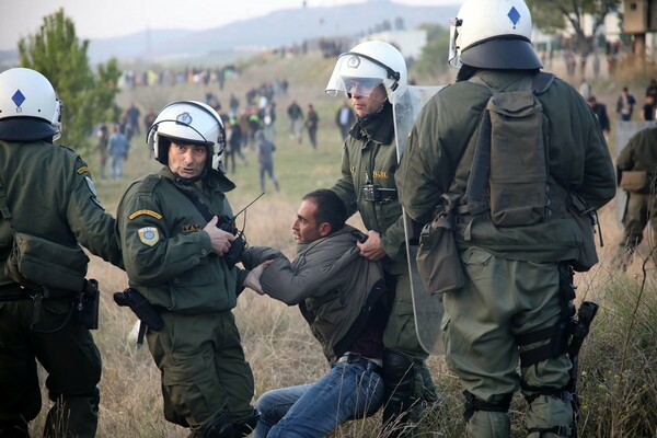 Διαβατά: Φήμη πως ανοίγουν τα σύνορα ξεκίνησε τα επεισόδια με τους πρόσφυγες