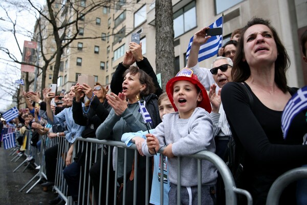 Χιλιάδες ομογενείς στην παρέλαση για την 25η Μαρτίου στη Νέα Υόρκη