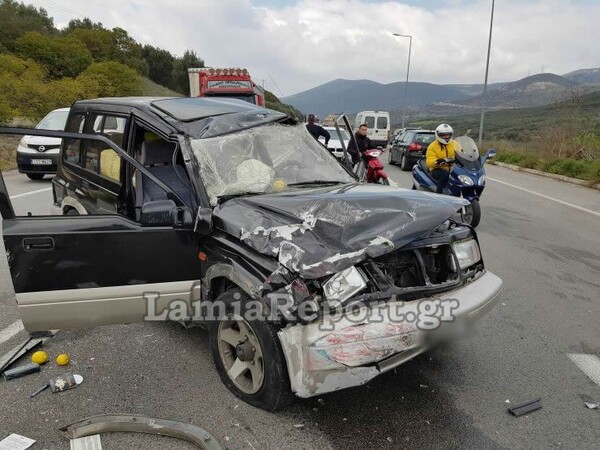 Σοβαρό τροχαίο με τέσσερις τραυματίες στη Λαμία