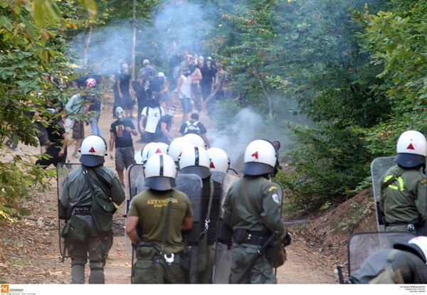 Καταδικάστηκε 80χρονος για αντίσταση κατά αστυνομικών σε διαμαρτυρία για τις Σκουριές