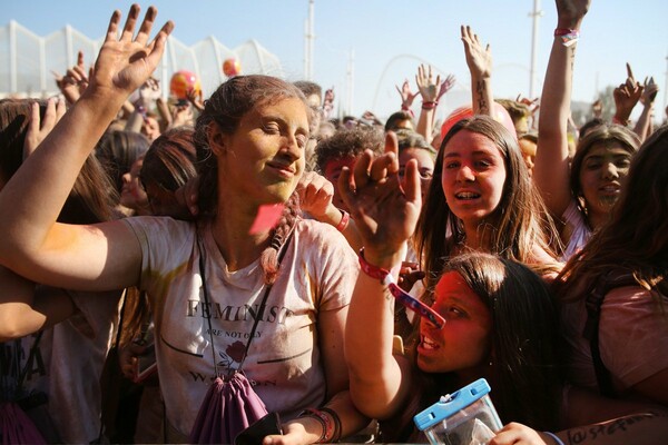 To Colour Day Festival στο ΟΑΚΑ ξεκίνησε με Φουρέιρα, χρωματιστό σόου και χιλιάδες νέους